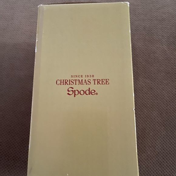 Spode Christmas Tree Travel Mug with Lid - Picture 4 of 12